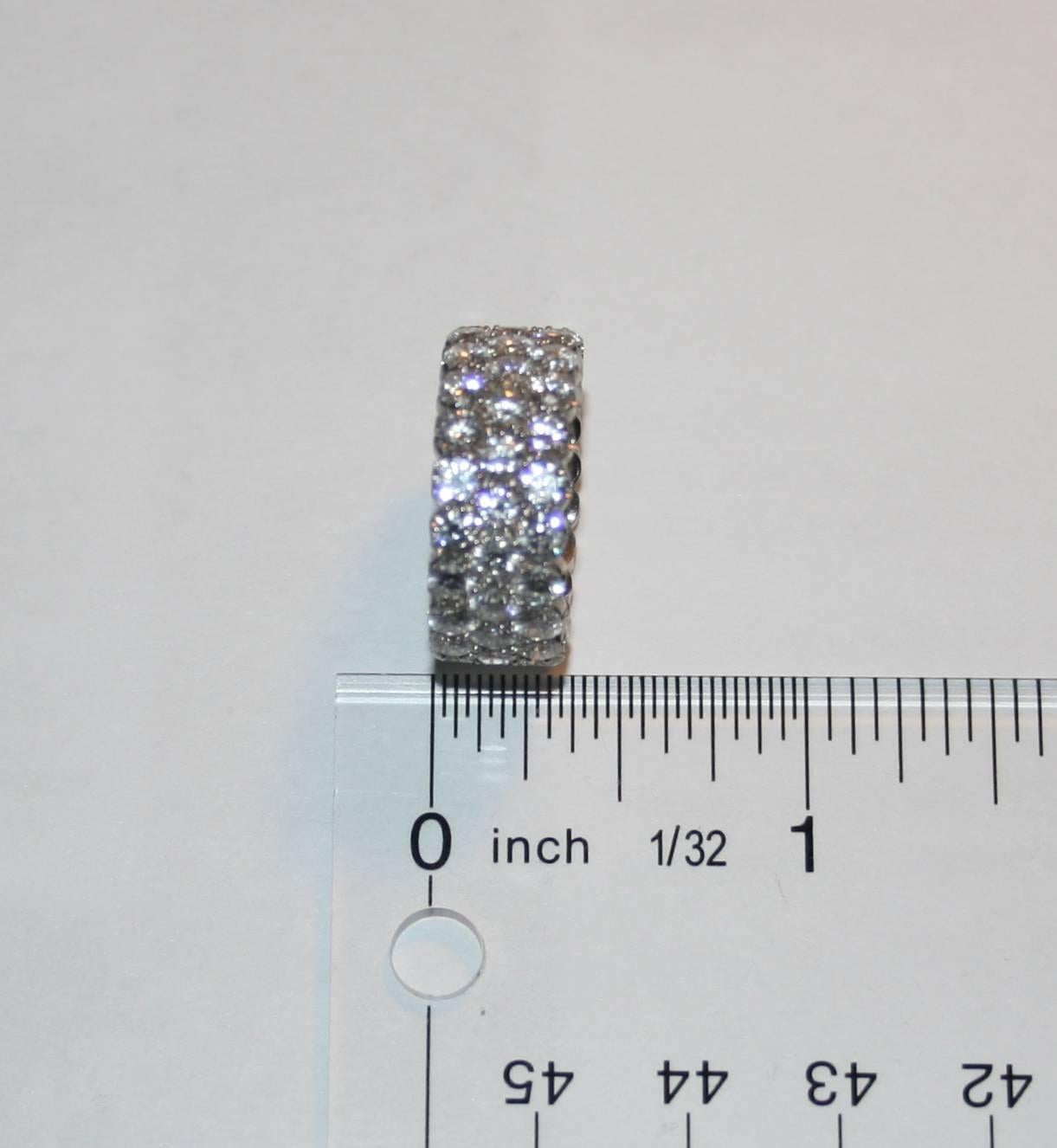 7,30 Karat Diamant Dreireihiger Platinbandring im Zustand „Neu“ im Angebot in New York, NY