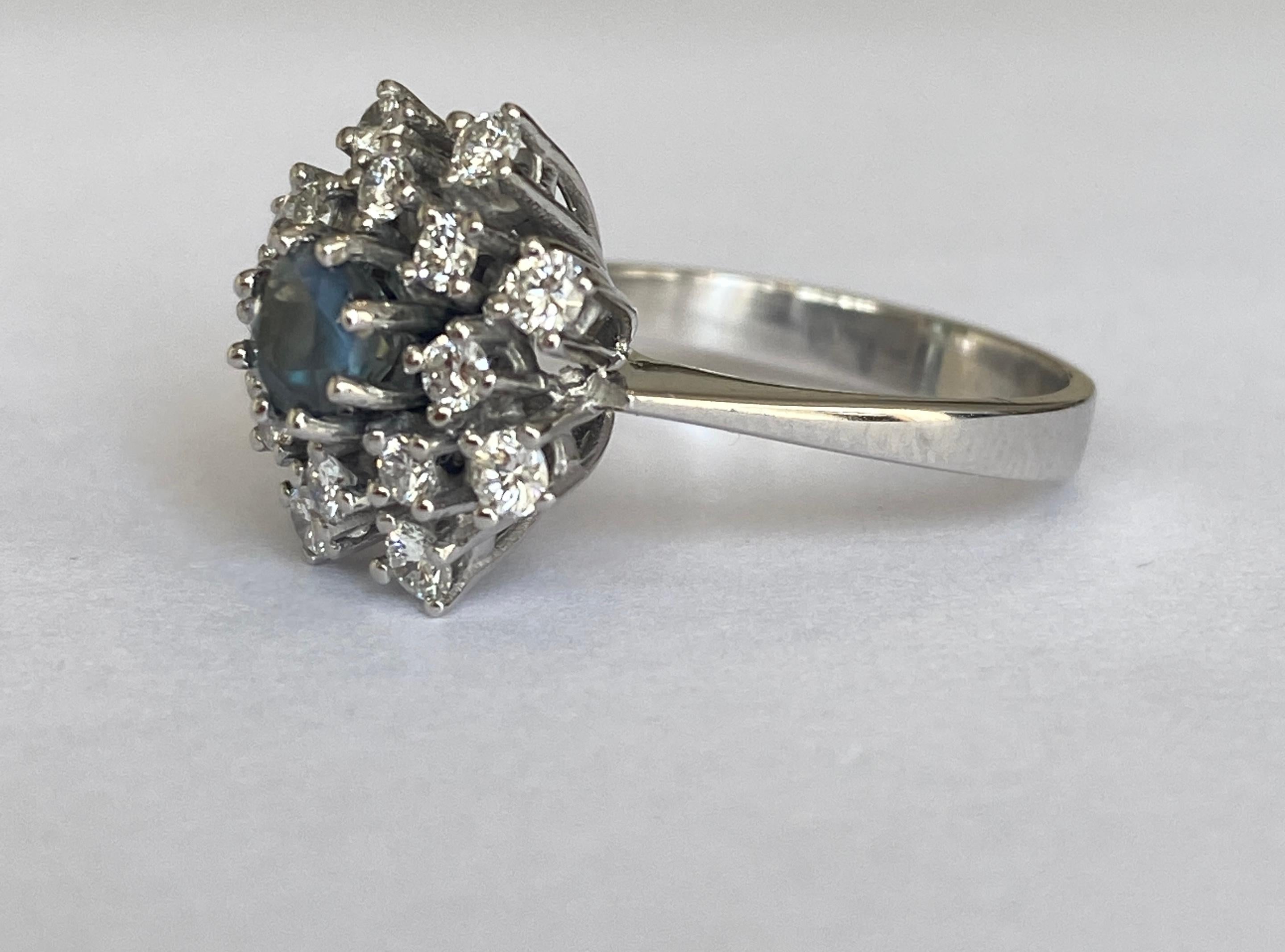 Natürlicher 0,60 ct Alexandrit & Diamant Weißgoldring im Angebot 1