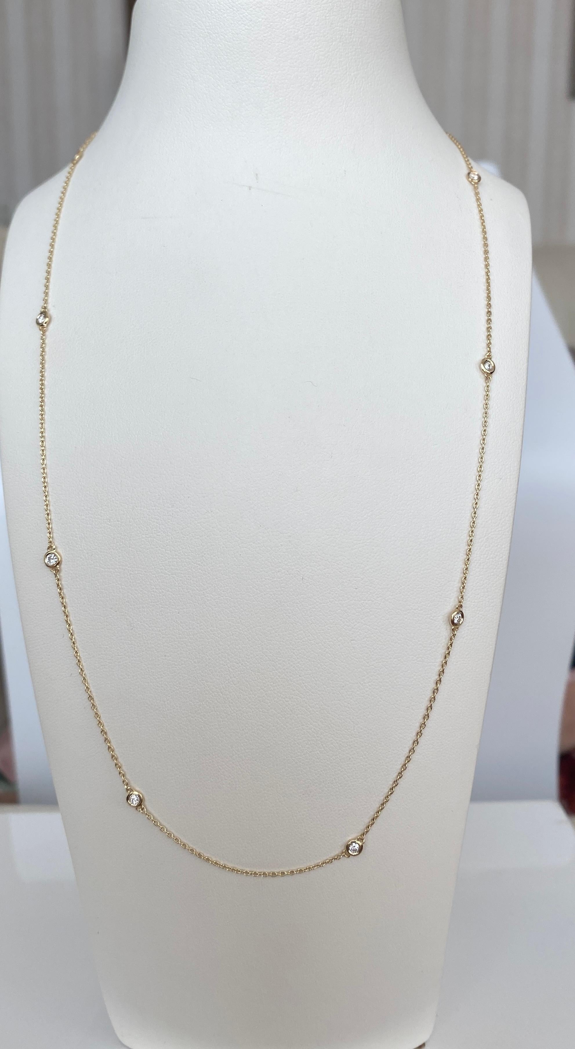 Realizzata con eleganza in oro giallo 18 carati, questa squisita collana è impreziosita da 0,40 carati di diamanti a taglio brillante che irradiano una raffinatezza senza tempo. La calda tonalità dell'oro rosa esalta lo scintillio dei diamanti,