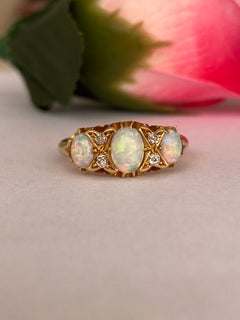 Anillo antiguo inglés de la época eduardiana, de oro de 18 quilates con ópalo y diamantes, Birmingham, 1904