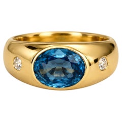 Luxury 18K Yellow Gold Ring with 2.00 ct Blue Sapphire and Diamonds