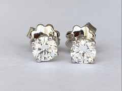 White 18 kt gold solitair stud earrings with diamonds 0.81 crt