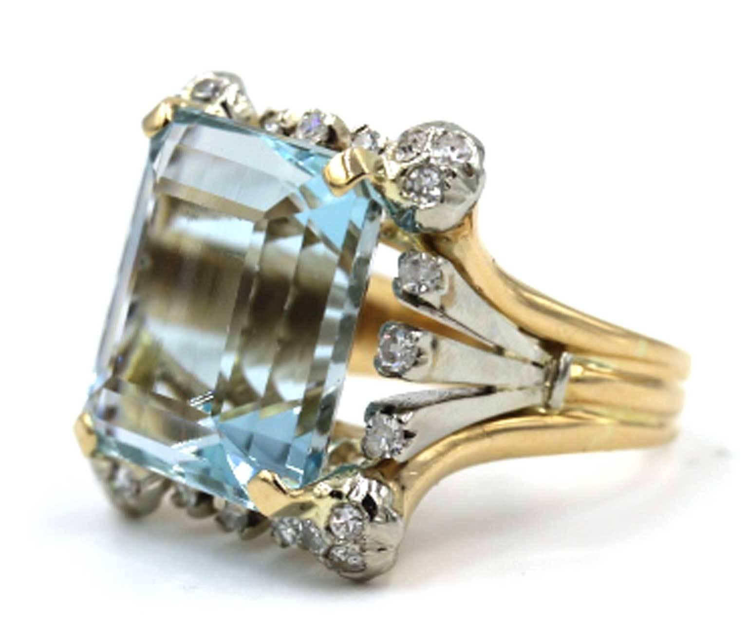 Retro 19-Carat  Aquamarine Diamond 18 Karat Two Tone Gold Ring