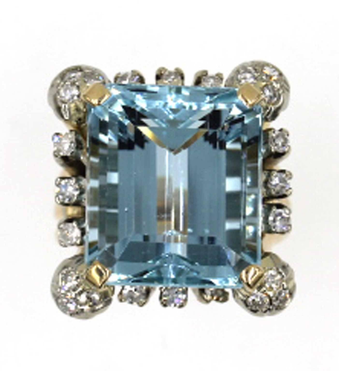 19-Carat  Aquamarine Diamond 18 Karat Two Tone Gold Ring In Excellent Condition In Boca Raton, FL