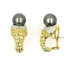 Cassis Modern Diamond Black Cultured Pearl Diamond Earrings 18 Karat Yellow Gold