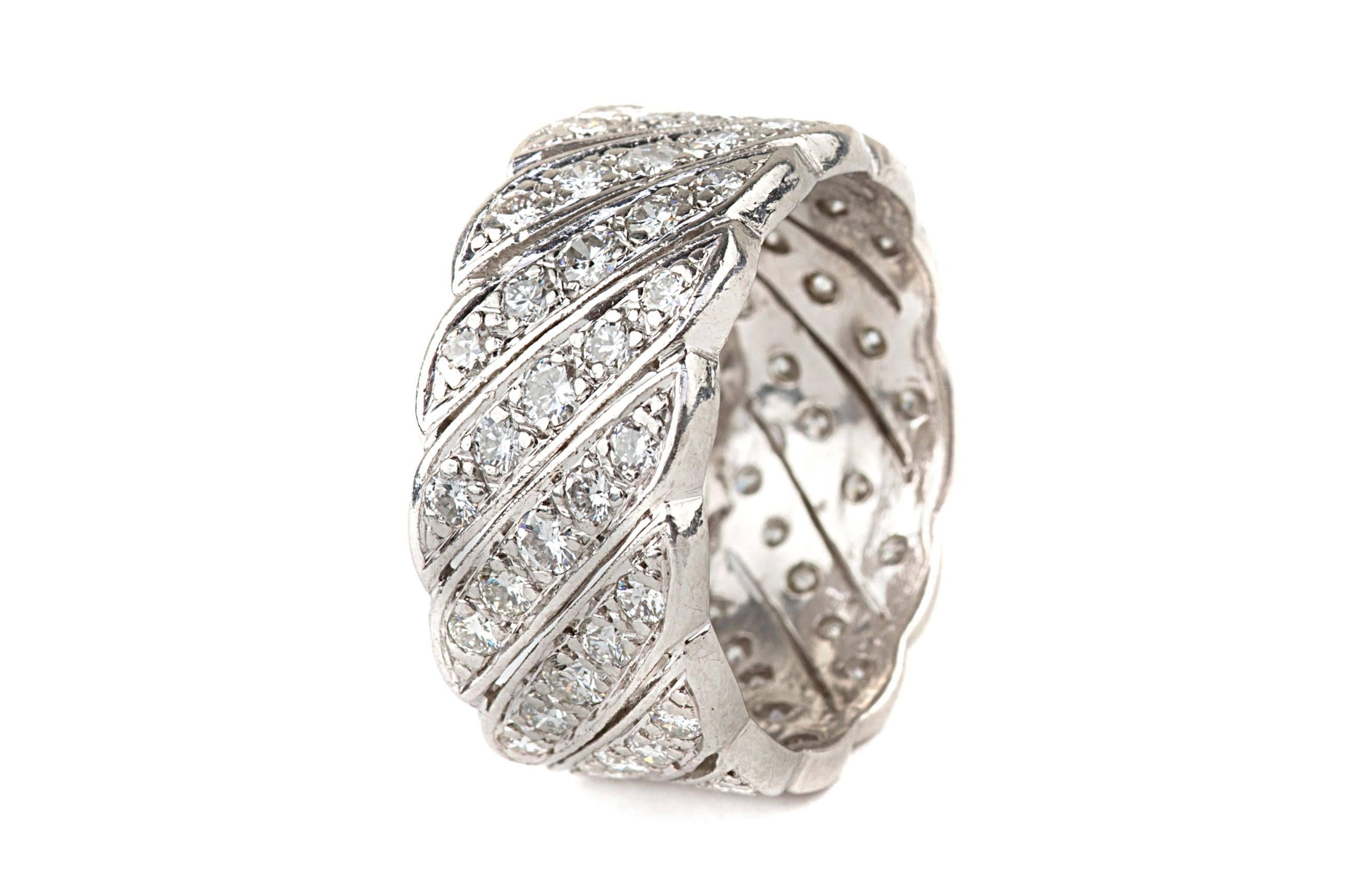 Women's Modern Diamond Scalloped Band Ring 14 Karat White Gold