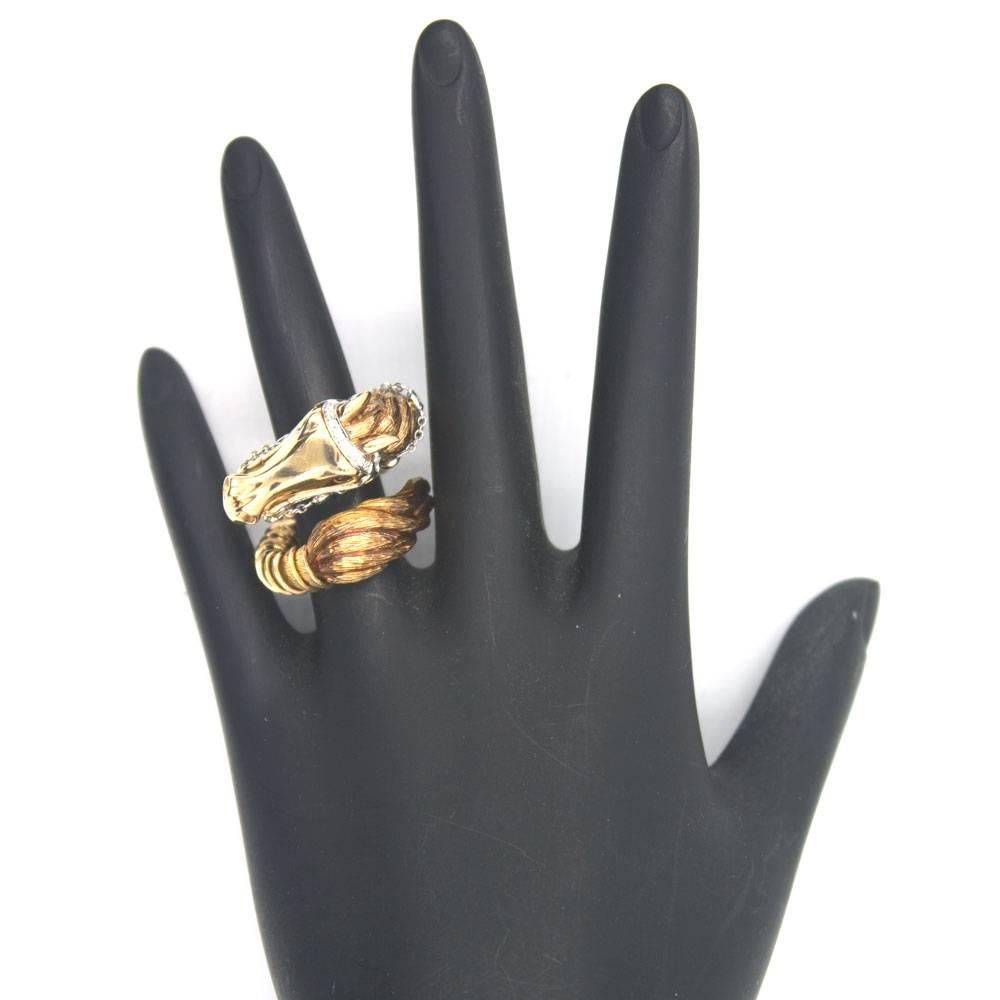 Roberto Coin Diamond Gold Flexible Horse Ring In New Condition In Boca Raton, FL