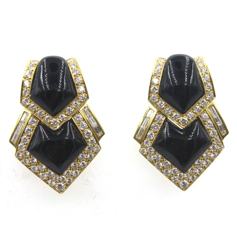 Retro Geometric Onyx Diamond Yellow Gold Clip Earrings In Excellent Condition In Boca Raton, FL