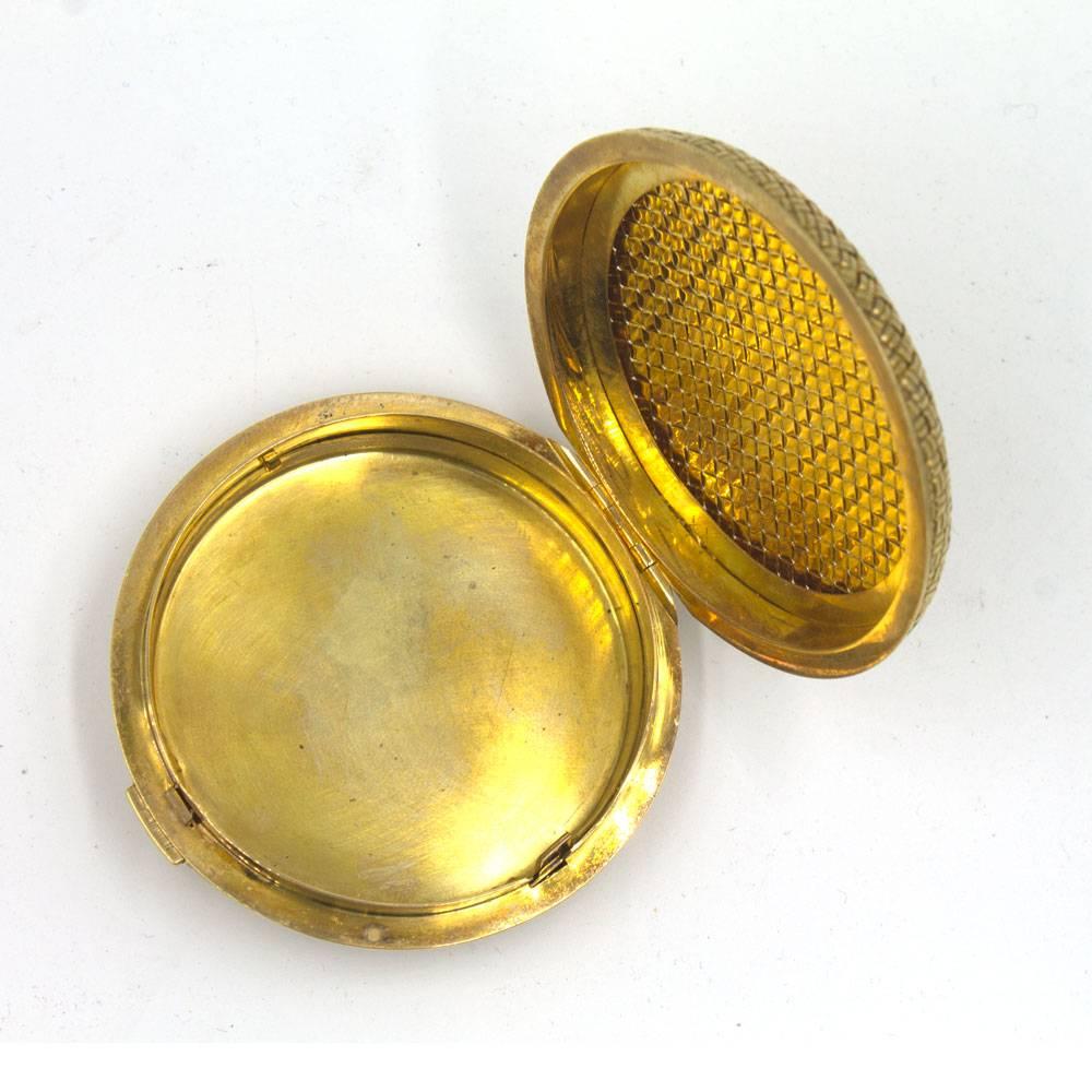 Fabulous Van Cleef & Arpels 18-karat yellow gold compact. This compact, circa the Mid-1900's, features a textured basket weave pattern. The inside of the compact is signed Van Cleef & Arpels NY, and numbered. 