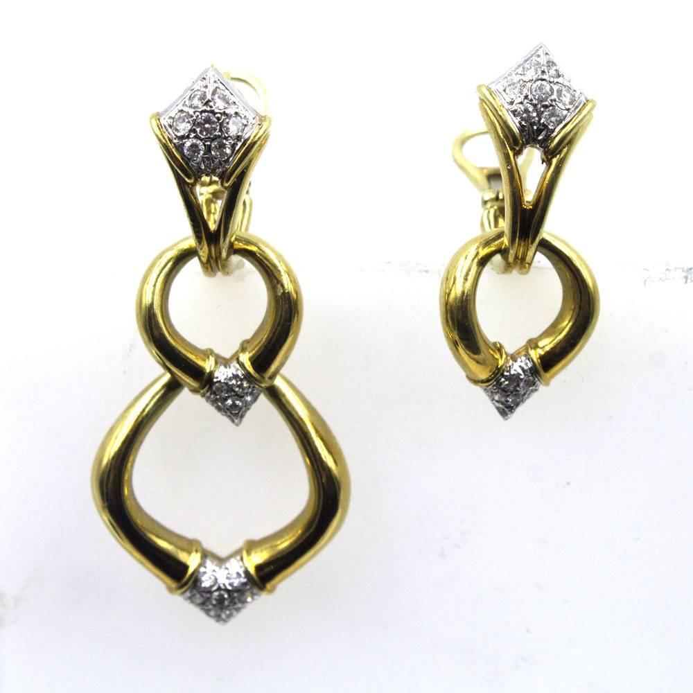 These beautiful modern diamond drop earrings can be worn at three different lengths. Each 18 karat yellow gold link in detachable. When worn at full length the earrings measure 2 inches in length. The earrings feature 42 round brilliant cut diamonds