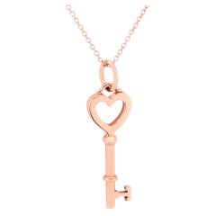 Collier avec pendentif en forme de clé et de cœur Tiffany & Company, en or rose 18 carats