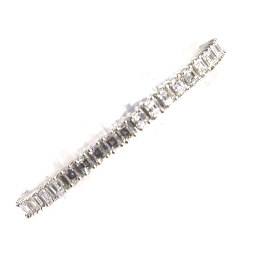 Modern 10.5 Carat Square Cut Emerald Diamond Platinum Line Bracelet