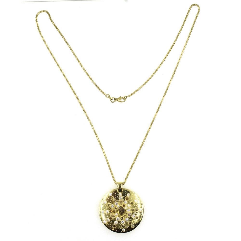 DeBeers Talisman Diamond 18 Karat Yellow Gold Pendant Necklace In Excellent Condition In Boca Raton, FL