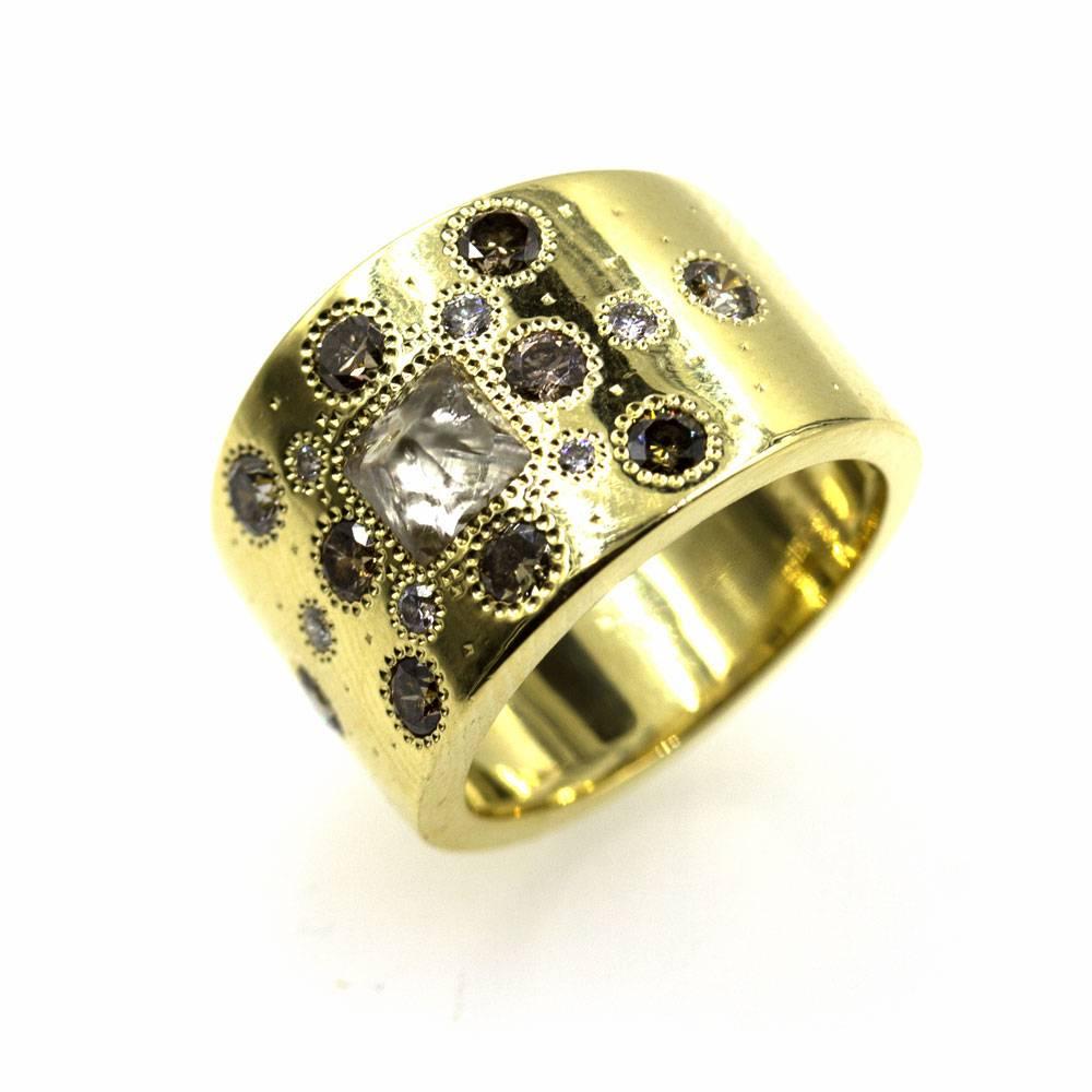 Modern DeBeers Talisman Diamond 18 Karat Yellow Gold Band Ring
