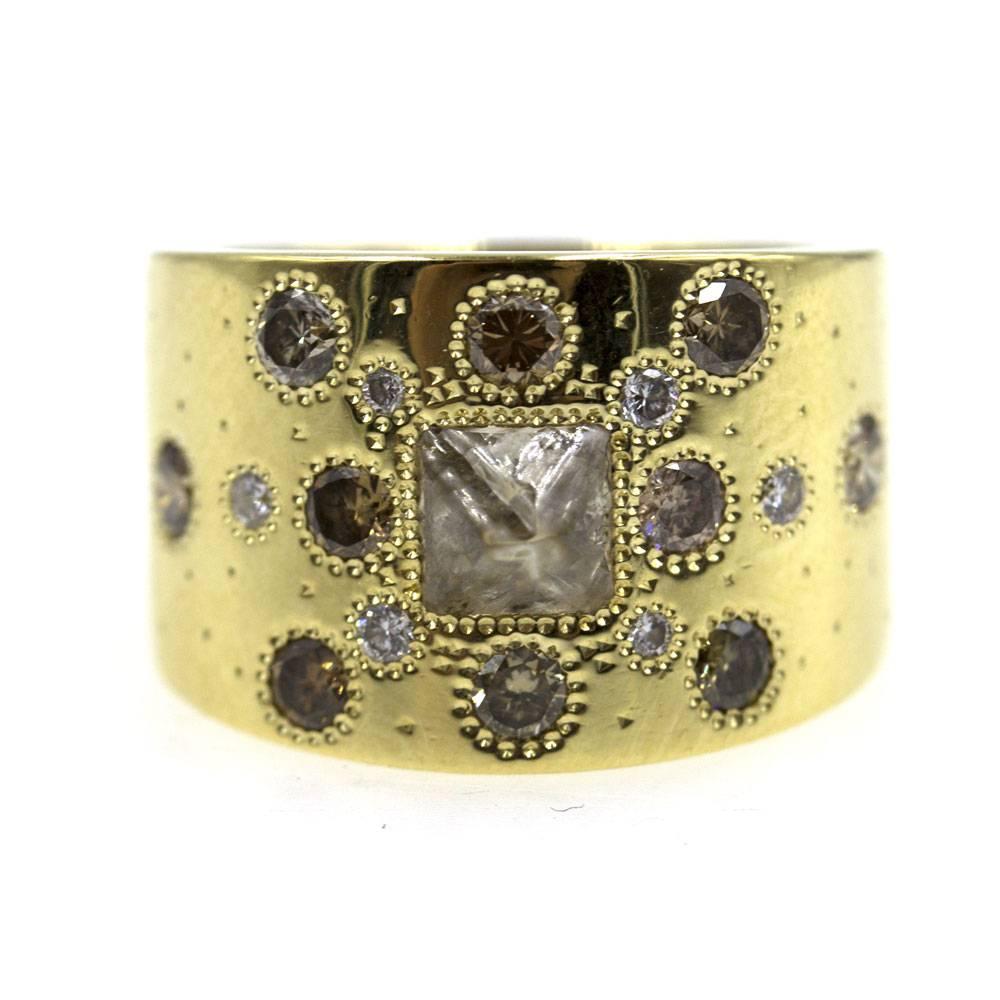 DeBeers Talisman Diamond 18 Karat Yellow Gold Band Ring In Excellent Condition In Boca Raton, FL