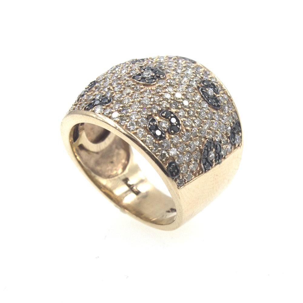Modern White Black Diamond Rose Gold Wide Band Ring In Excellent Condition In Boca Raton, FL