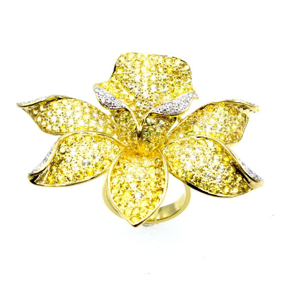 Diamond Yellow Sapphire 18 Karat Yellow Gold Floral Statement Ring In Excellent Condition In Boca Raton, FL