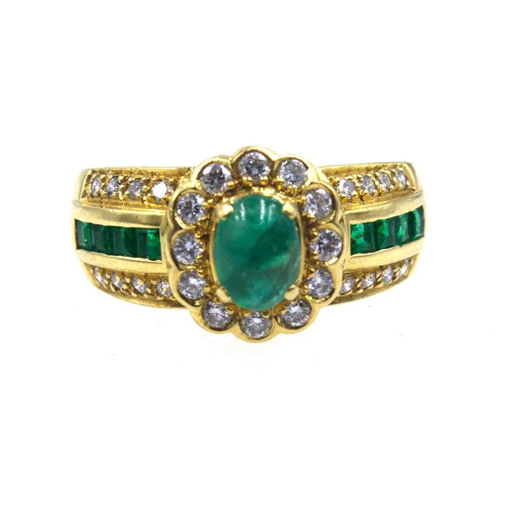 Modern Emerald Diamond 18 Karat Yellow Gold Ring