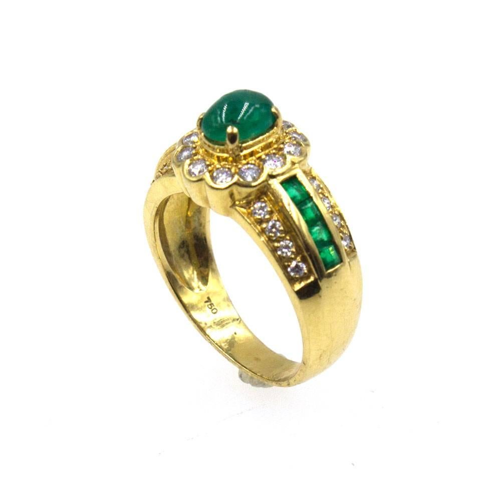 Round Cut Modern Emerald Diamond 18 Karat Yellow Gold Ring