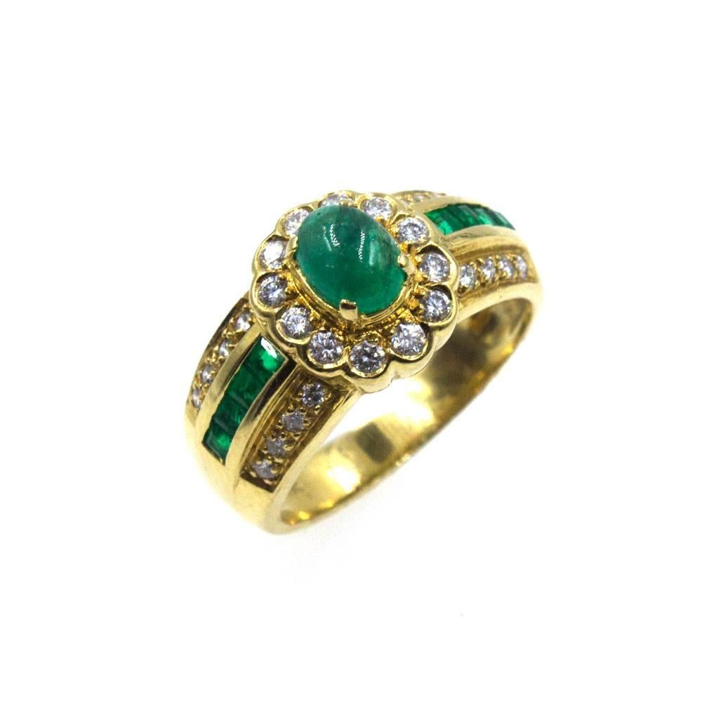Modern Emerald Diamond 18 Karat Yellow Gold Ring In Excellent Condition In Boca Raton, FL