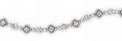 Modern Diamond 18 Kart Gold Clover Link Bracelet
