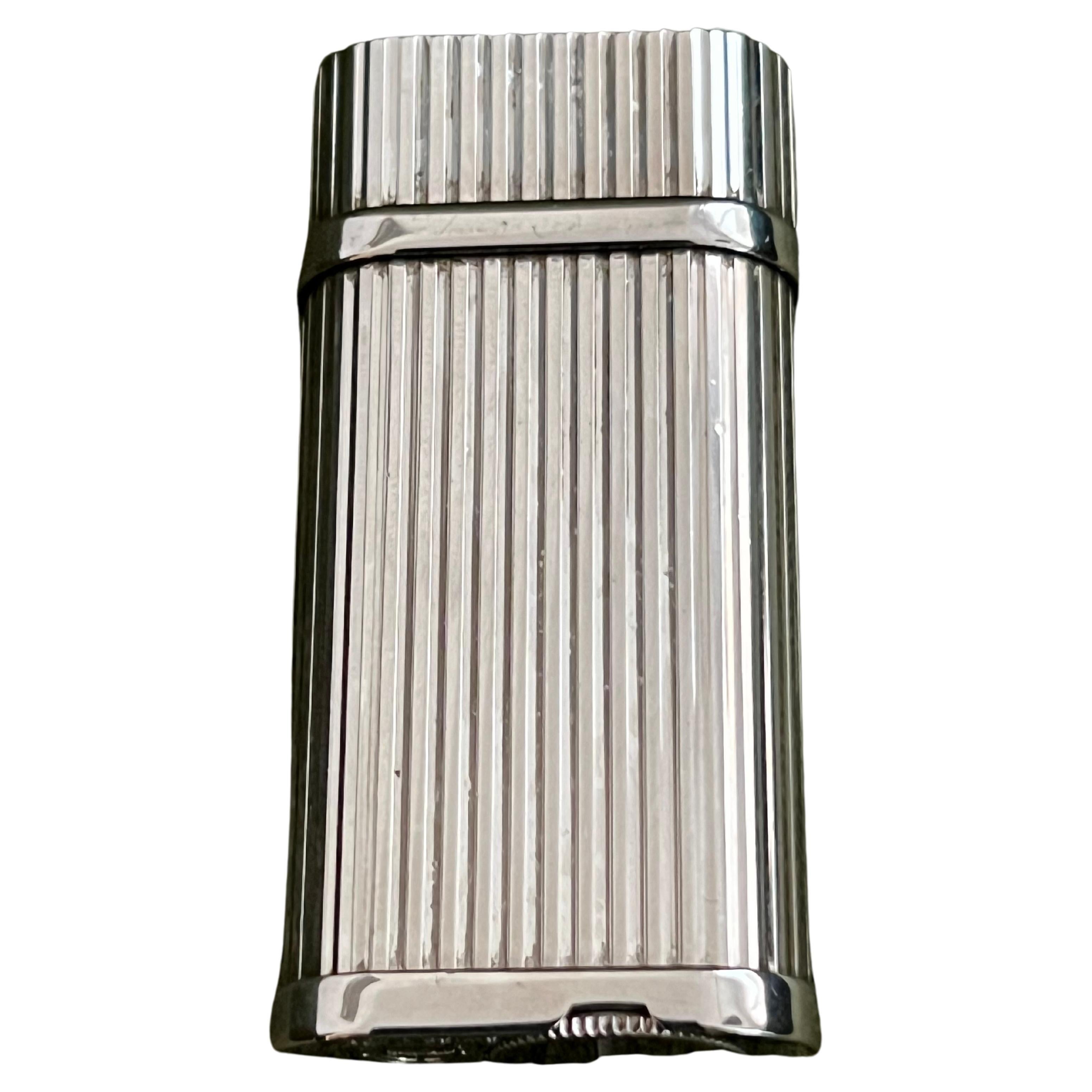 Le Must De Cartier Vintage and Retro Mini lighter 
A “Les Must De Cartier Paris” Platinum Finish Silver lighter
Retro, elegant and chic 
In mint working condition, sparks, ignites and flame. 
Perfect gift
This item is Pre-owned.
Cartier Paris 
In