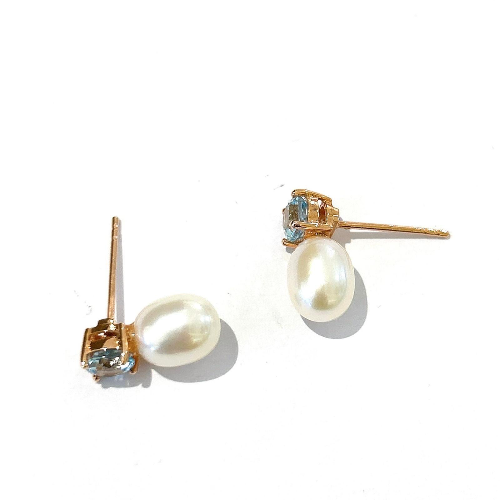 Taille brillant Boucles d'oreilles Bochic Orient en or et argent 18 carats, topaze bleue et poire des mers du Sud en vente