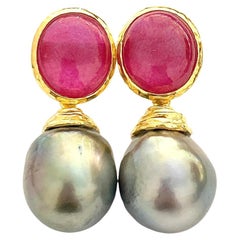 Perle di mare del Sud "Oriente" di Bochic  Set di orecchini di rubini in oro e argento 18 carati