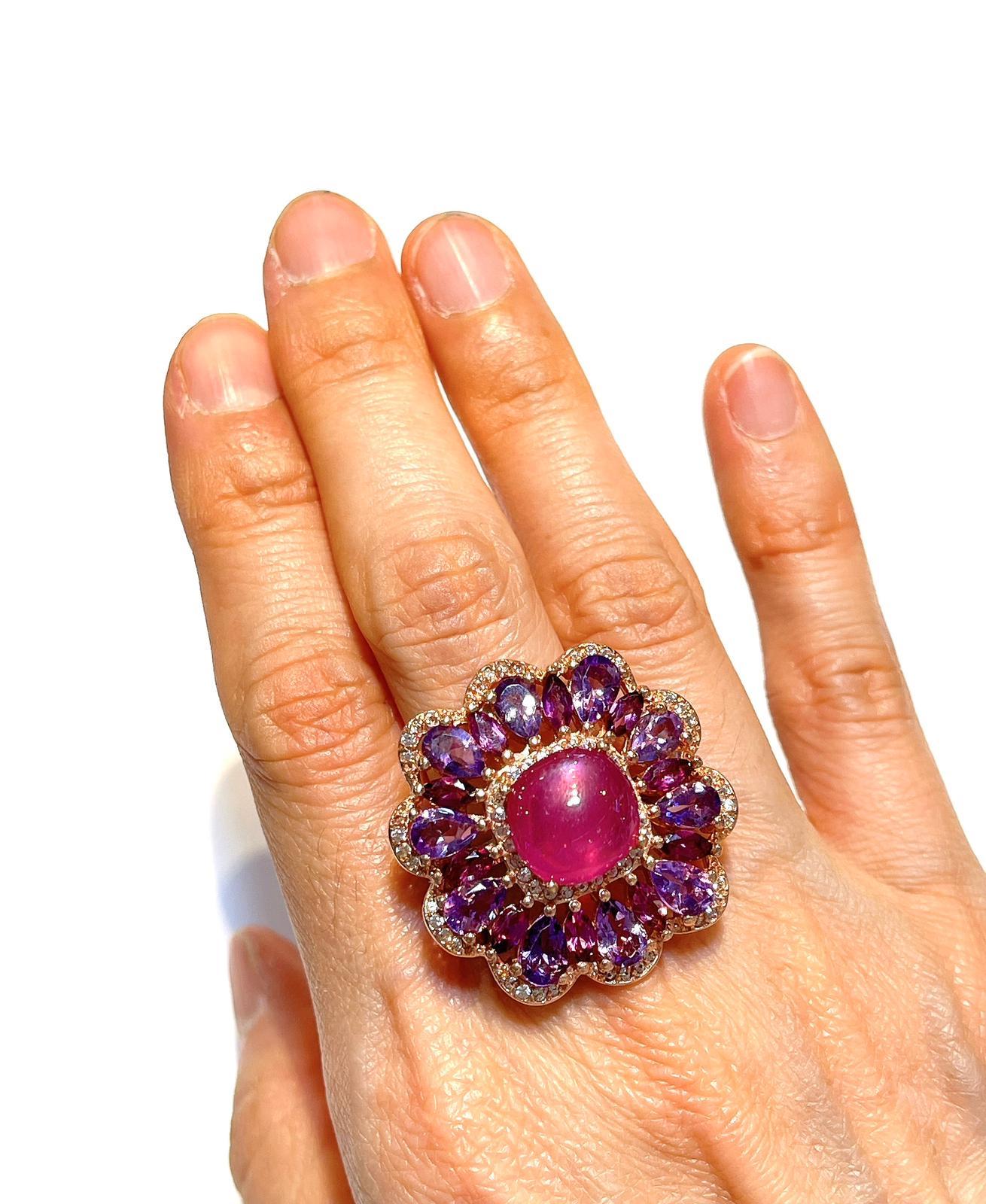 Anello da cocktail con rubino d'epoca e gemme multicolore Bochic 