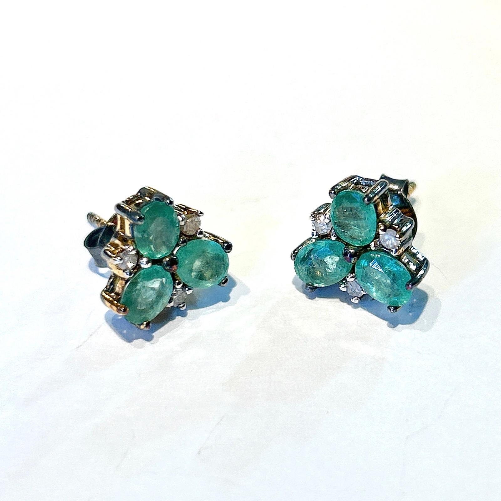 Boucles d'oreilles Bochic Orient en or et argent 18 carats avec émeraudes et diamants taille rose 

Emeraudes naturelles 6 carats 
Diamants naturels taille rose 0,50 carat 

Les boucles d'oreilles de la collection itinérante 