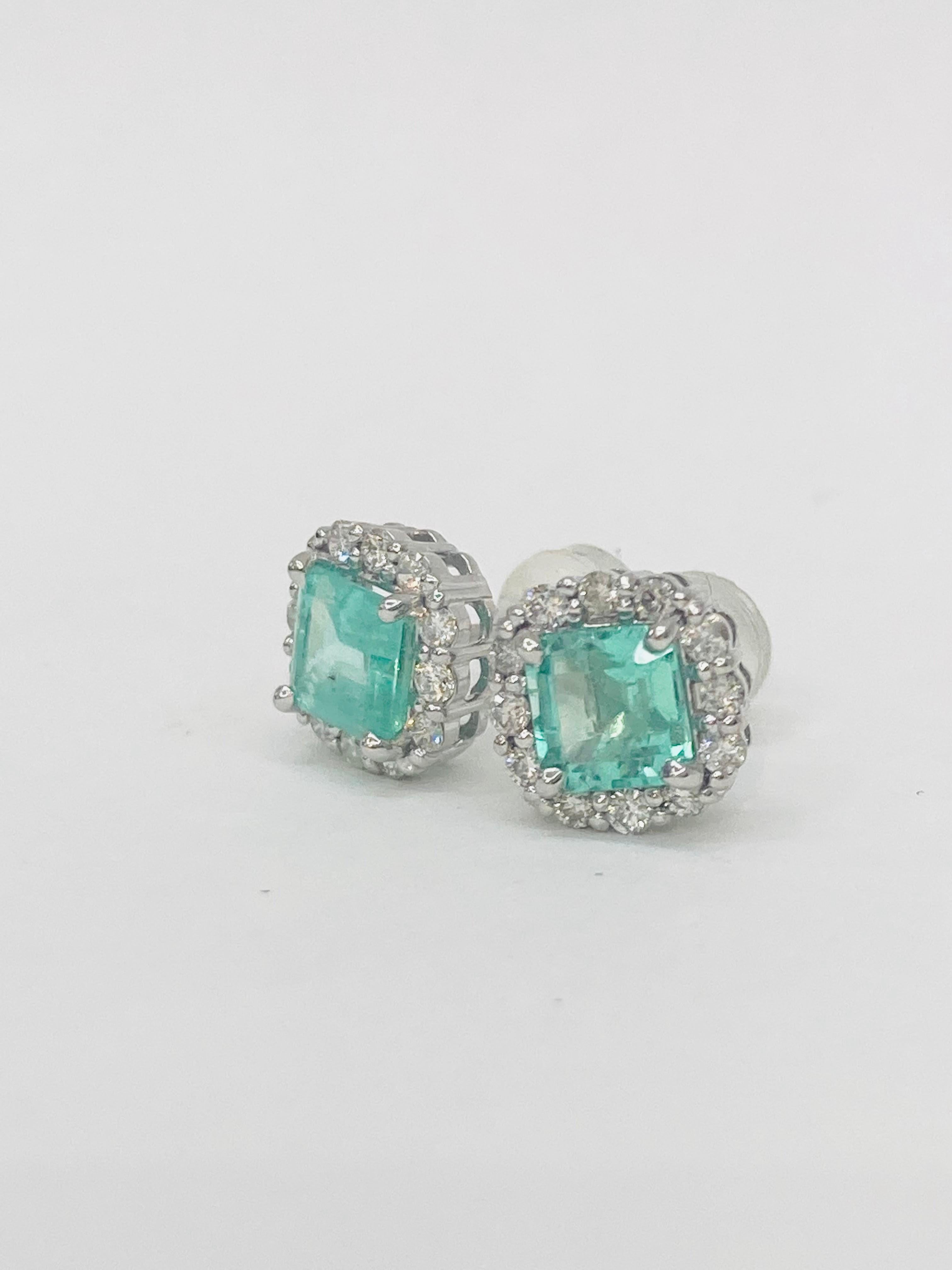 Taille carrée Bochic - Boucles d'oreilles en or 18 carats avec émeraudes et diamants en forme de grappe en vente