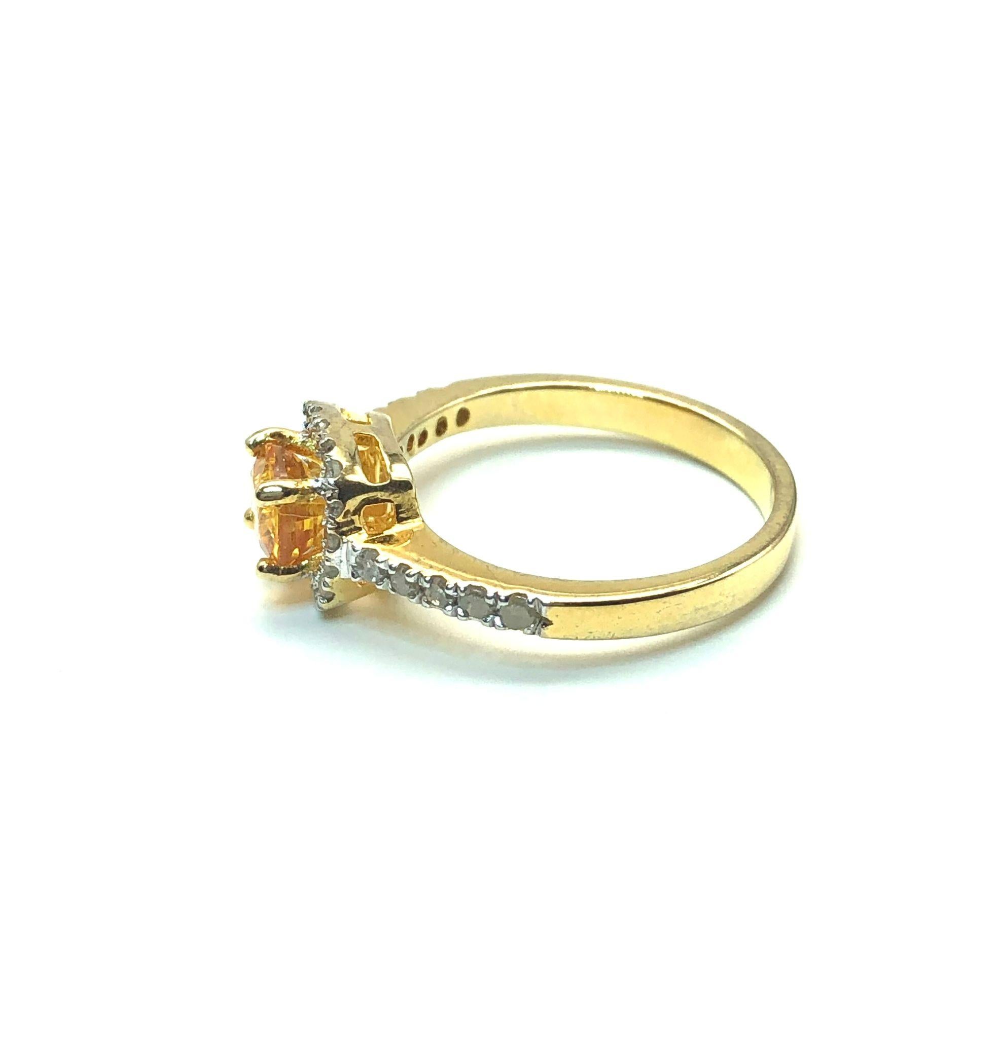 Taglio cuscino antico Anello vintage con zaffiro giallo e diamanti 