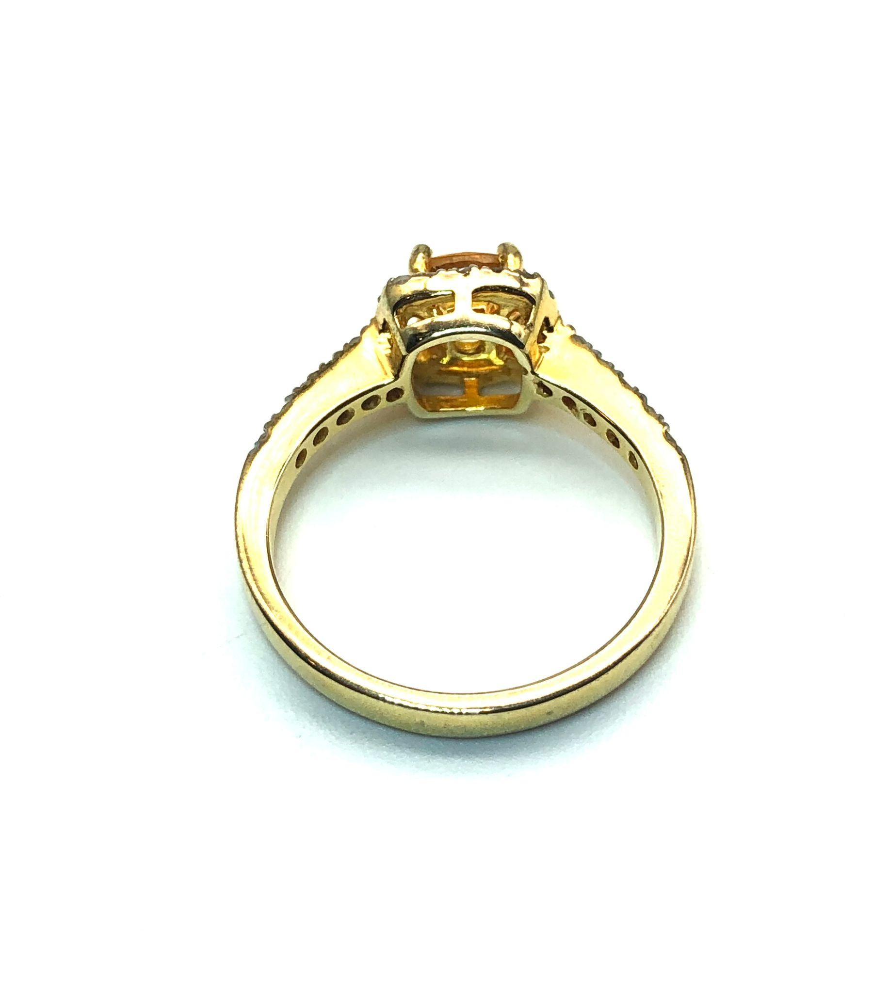 Anello vintage con zaffiro giallo e diamanti 