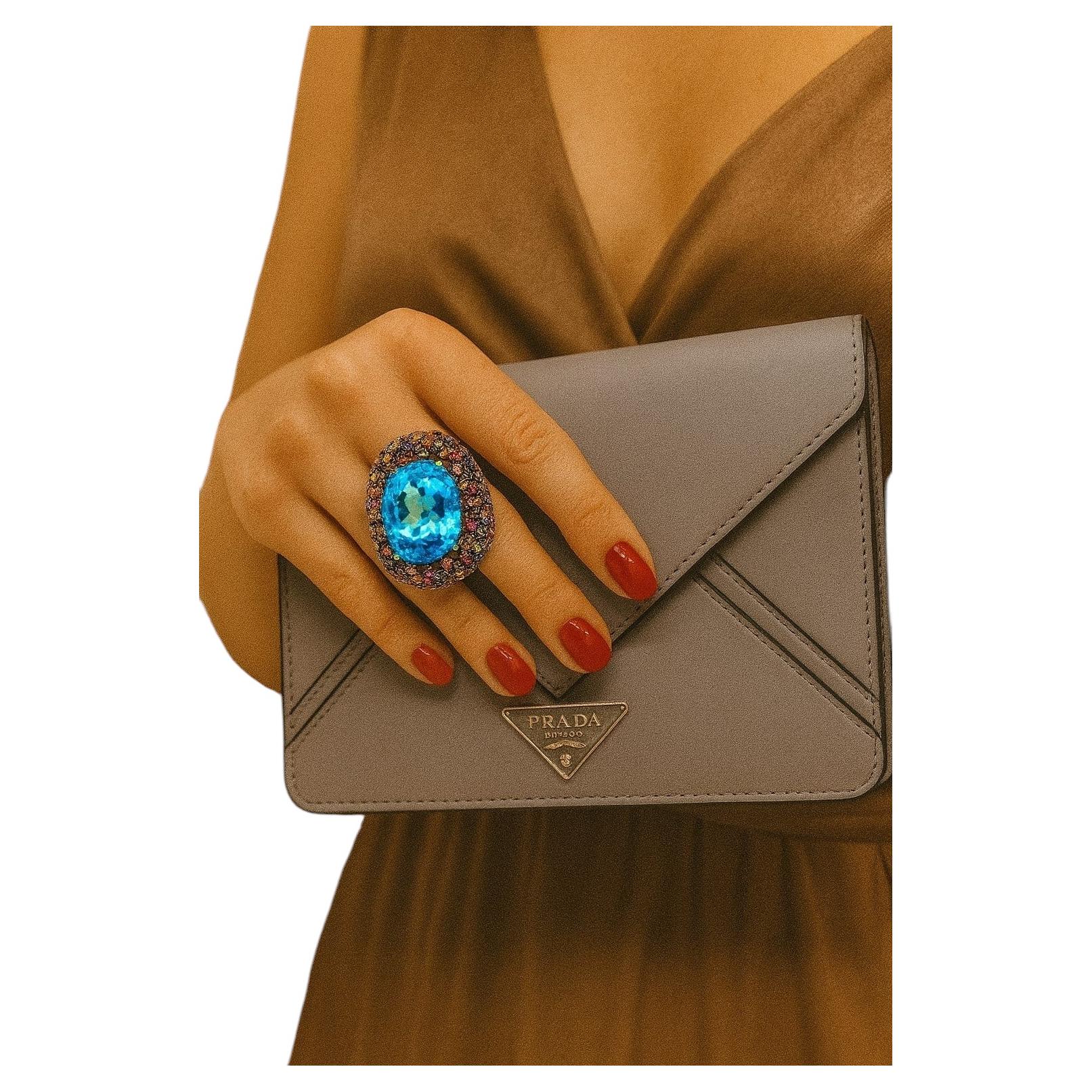 Anello da cocktail con topazio blu e gemme multiple di Bochic "Orient" in oro e argento 18 carati in vendita