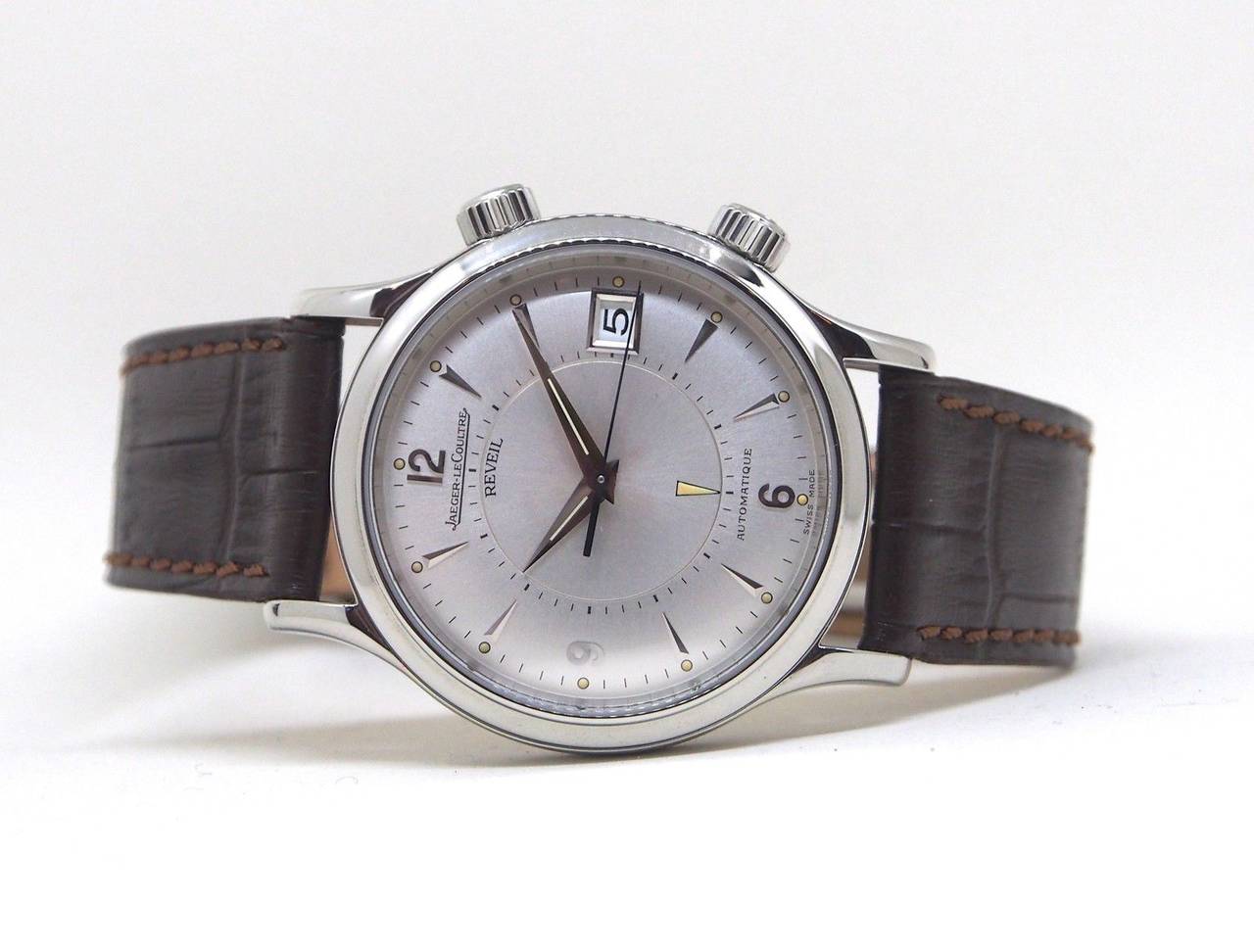 Brand Name	Jaeger LeCoultre
Style Number	141.8.97
Also Called	Q141897
Series	Master Control Reveil Alarm
Gender	Gent's 
Case Material	Stainless Steel
Dial Color	Silver
Movement	Automatic
Engine	JLC caliber 918 | 28.800 A/h 
Functions	Hours,