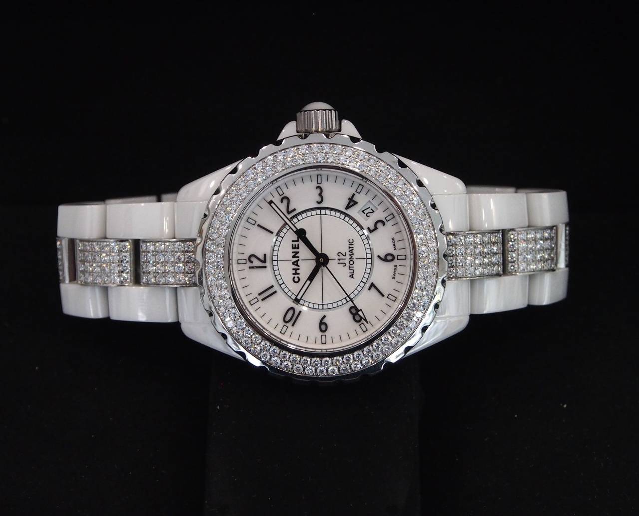 Brand Name  Chanel  
Style Number  H1422  
Also Called  H 1422  
Series  J12 Automatic  
Gender  Lady's  
Case Material  Ceramic  
Dial Color  White  
Movement  Automatic  
Functions  Hours, Minutes, Center Seconds, Date  
Crystal Material 