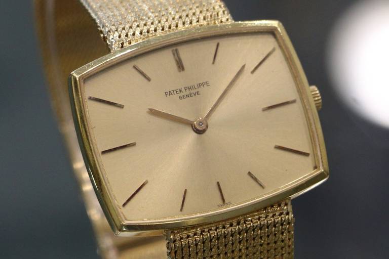 Brand:	Patek Philippe
Style Number:	3527
Case Material:	18K Yellow Gold
Dial Color:	Champagne
Movement:	Manual-Wind
Functions:	Hours, Minutes
Crystal Material:	Scratch Resistant Sapphire
Case Diameter:	38mm
Bracelet Material:	18K Yellow Gold
Clasp