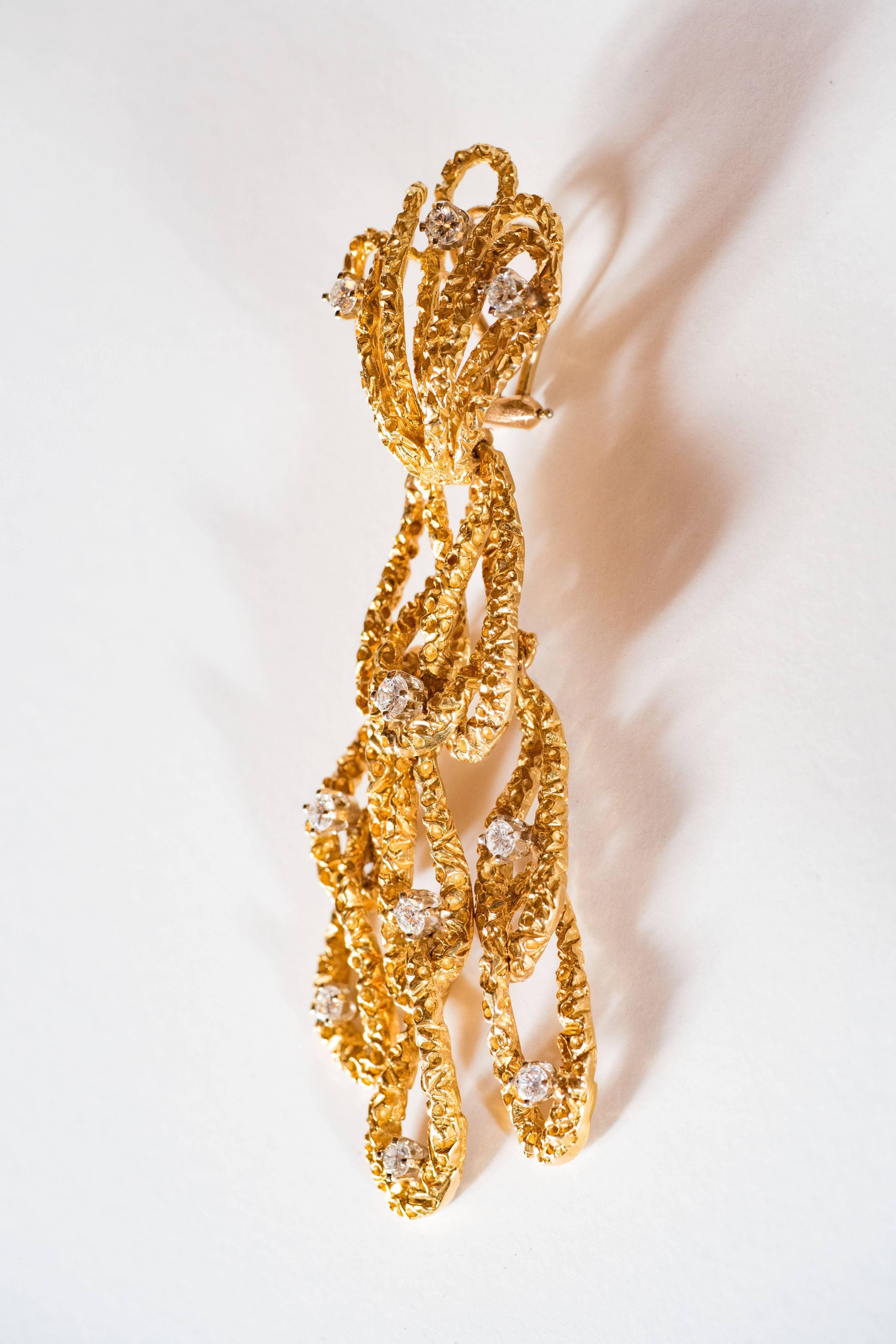 Stunning Mid-Century Diamond Gold Hanging Earrings In Excellent Condition In New York, NY