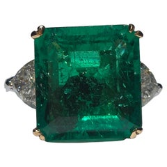 4. Colombian Muzo Emerald 11.2ct 4. Colombian Muzo Emerald 11.2ct