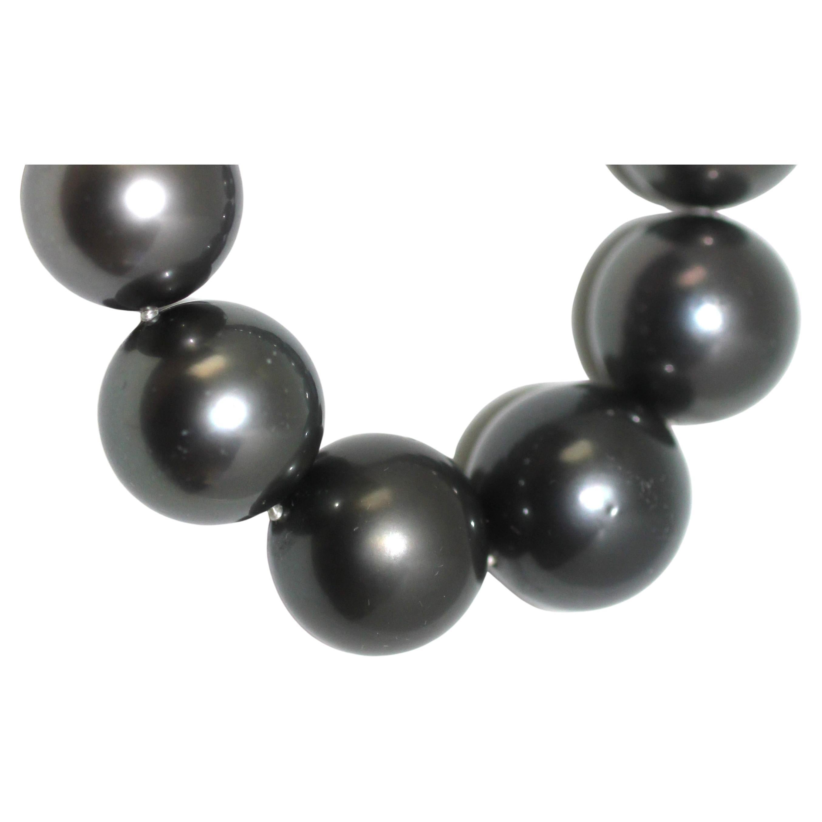 Women's or Men's Hakimoto 16.7x15 mm Tahitian Pearl Necklace For Sale