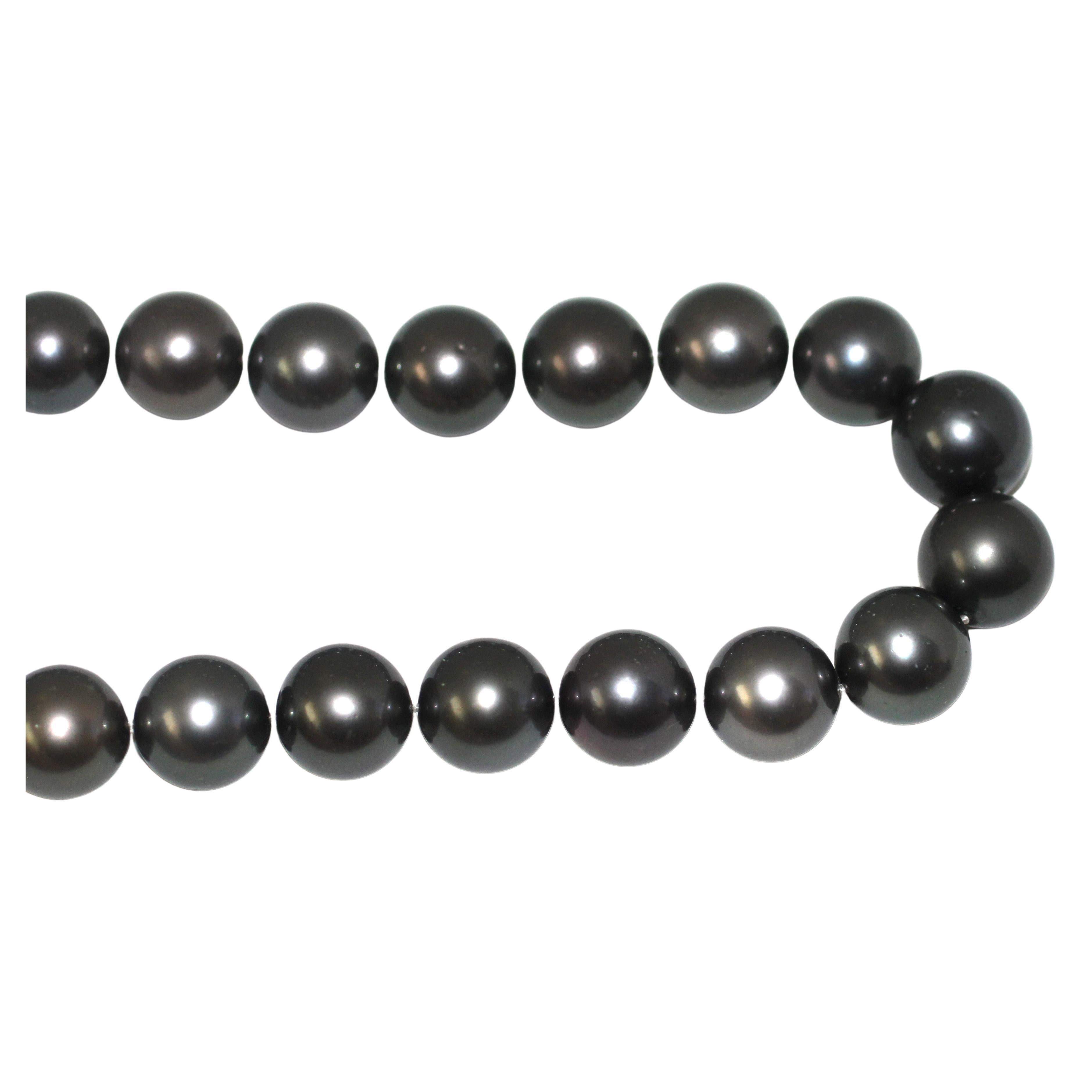 Hakimoto 16.7x15 mm Tahitian Pearl Necklace In New Condition For Sale In New York, NY