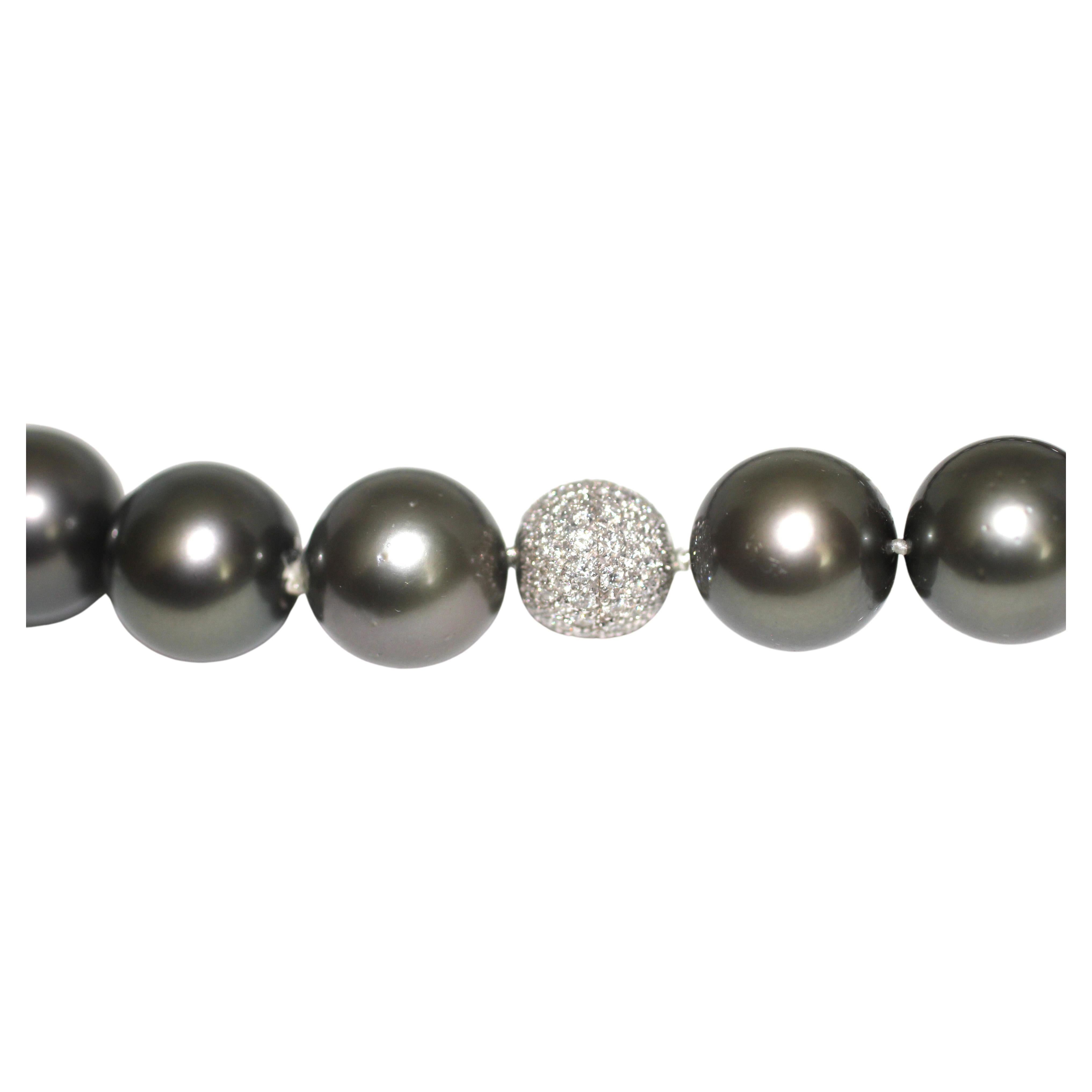 Taglio rotondo Hakimoto - Collana di perle di Tahiti 16,7x15 mm in vendita