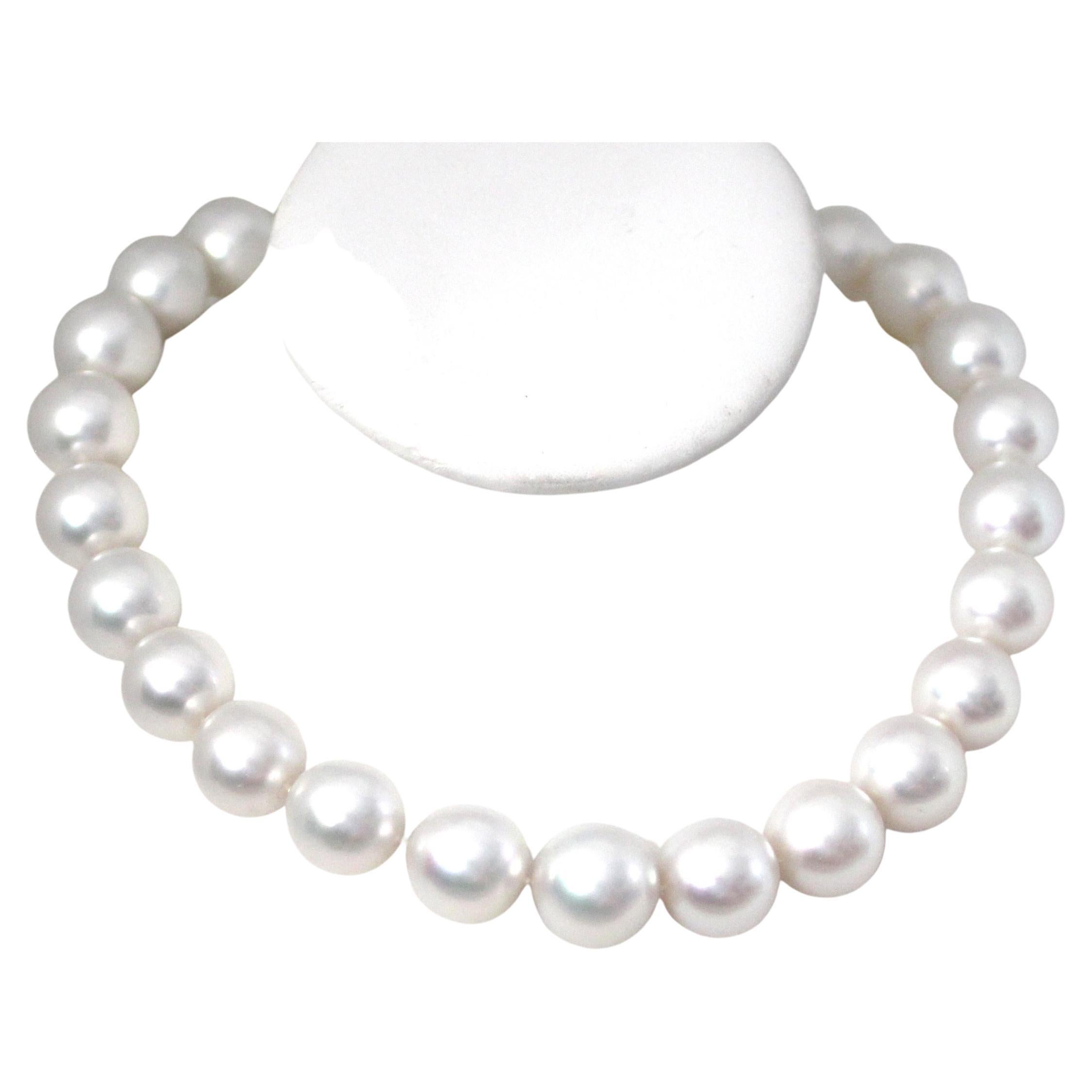 Hakimoto By Jewel Of Ocean South Sea Pearl Necklace
Est. Retail $280,000.00
13.7mm 18K white gold Gold Clasp
Featuring 1.72 Carat Round Brilliant Diamond
17.6x15mm mm Australian Cultured South Sea Pearls Necklace
Metal Finish: High Polish
Total Item