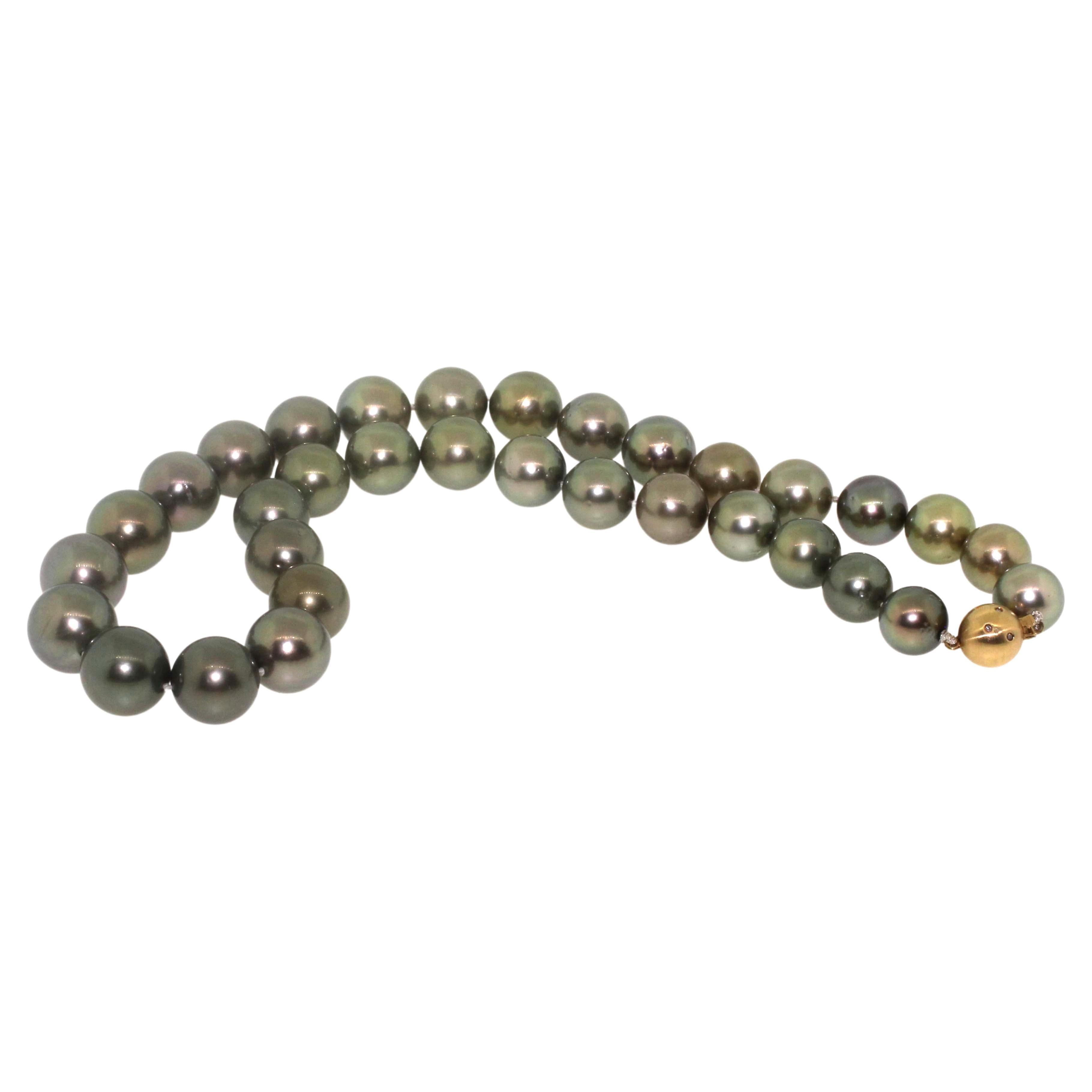 Modern Hakimoto 13.7x11 mm Green Tahitian Pearl Necklace 18K Diamond Yellow Gold Clasp For Sale