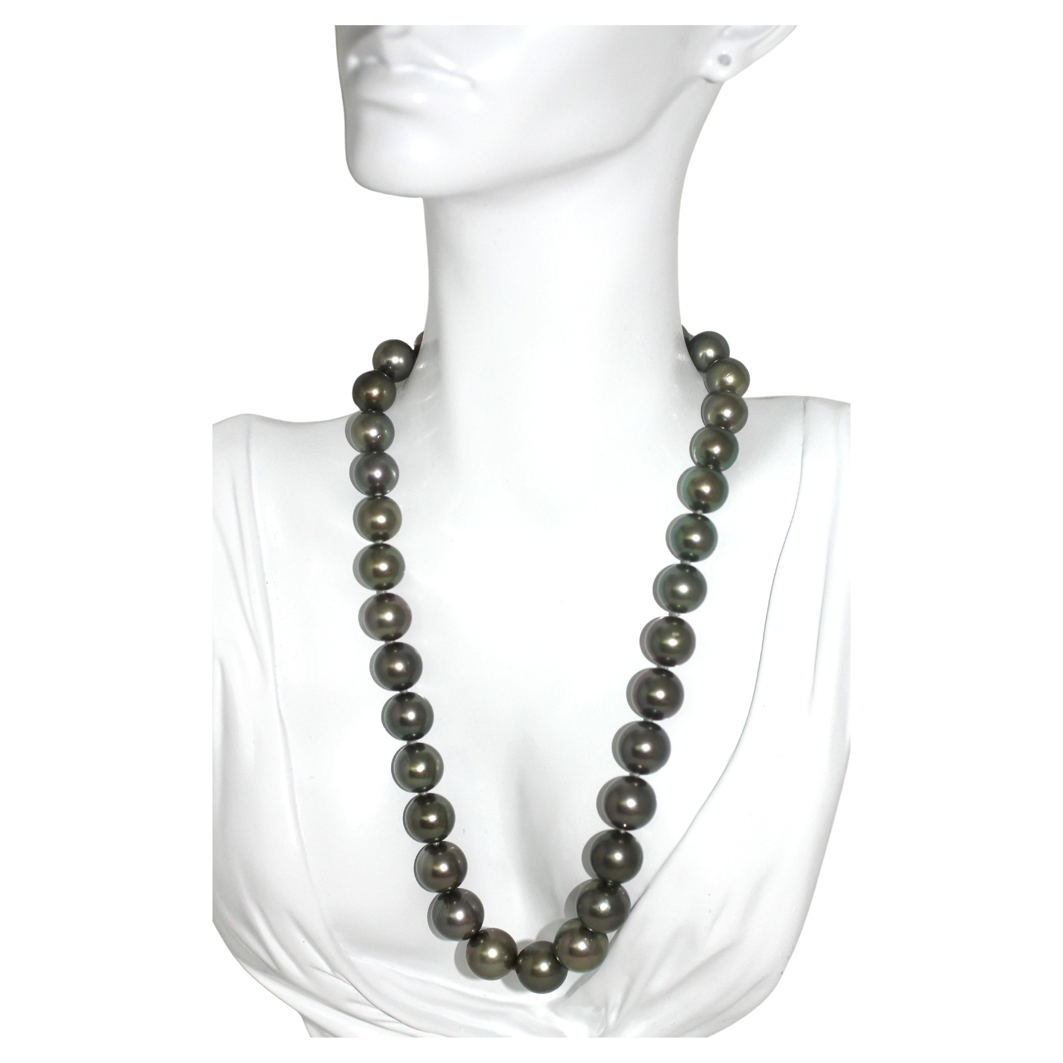 Hakimoto 13x10 mm Tahitian South Sea Pearl Necklace 18K White Gold Clasp In New Condition In New York, NY