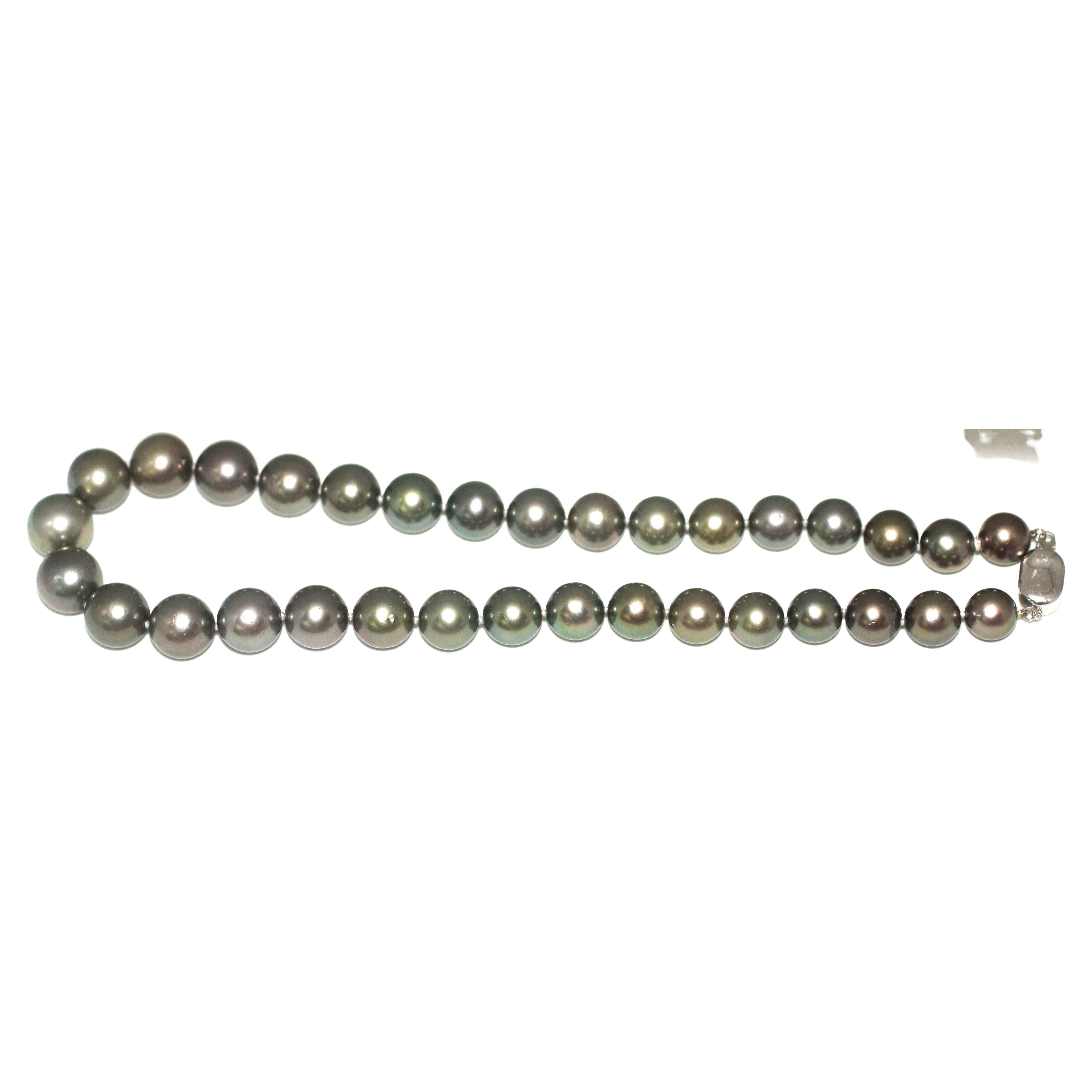 Contemporary Hakimoto 13x10 mm Tahitian South Sea Pearl Necklace 18K White Gold Clasp