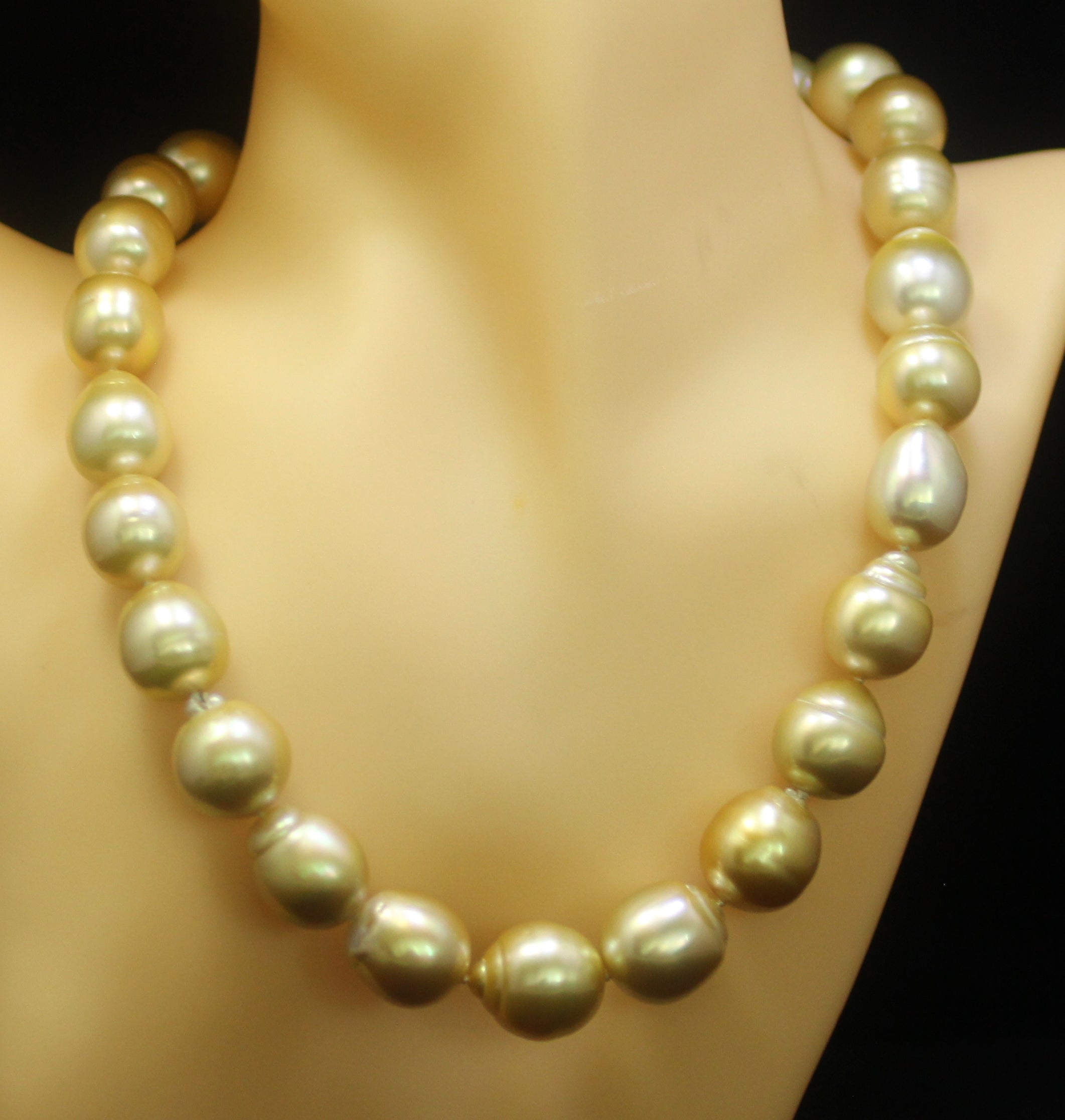 Hakimoto 18 carats, couleur dorée naturelle, baroque des mers du Sud, 16 x 12 mm  Perle
