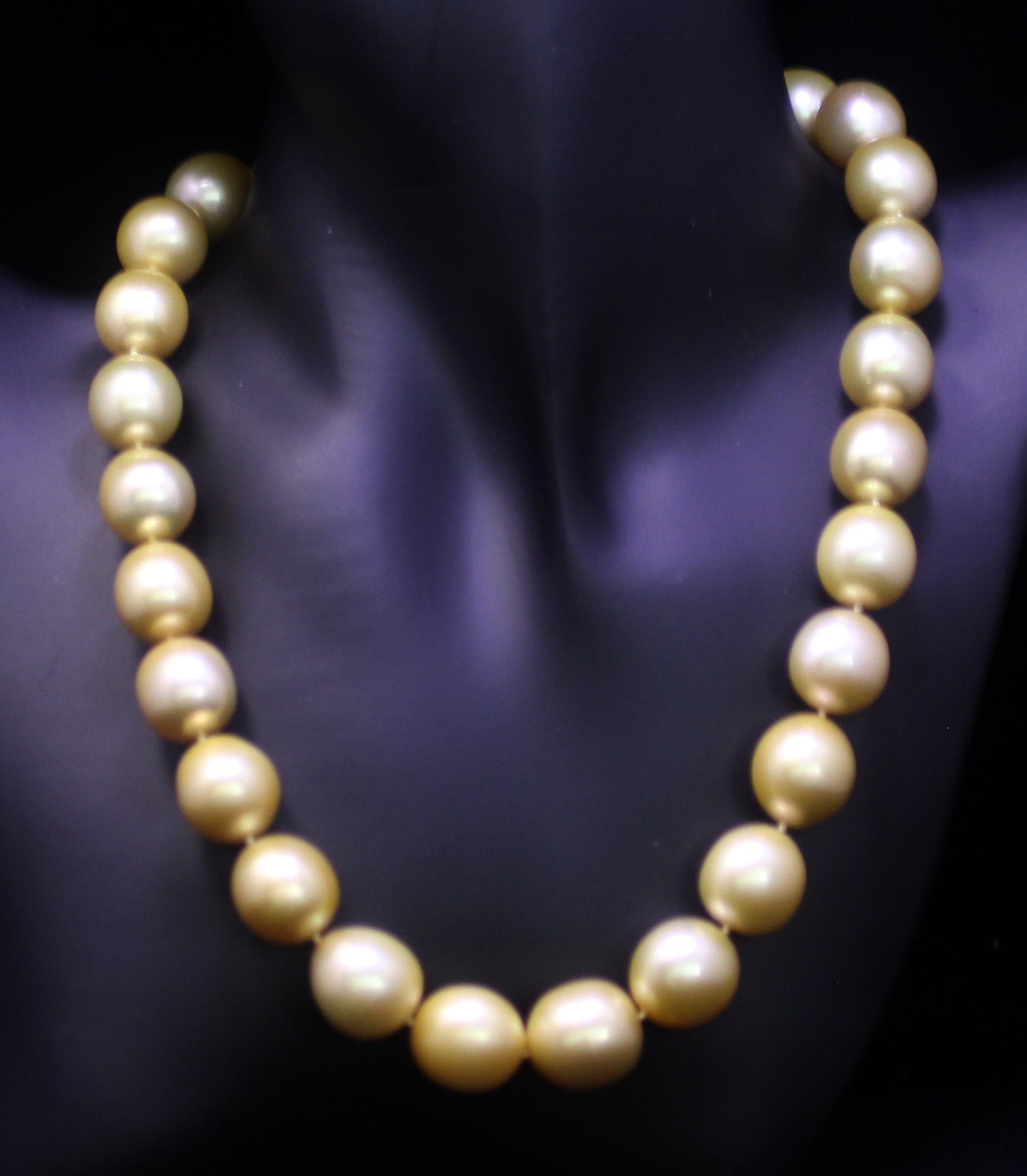 15x13 mm Natürliche Farbe Gold-Lip Südsee-Austern-Halskette 18K Diamanten Verschluss
