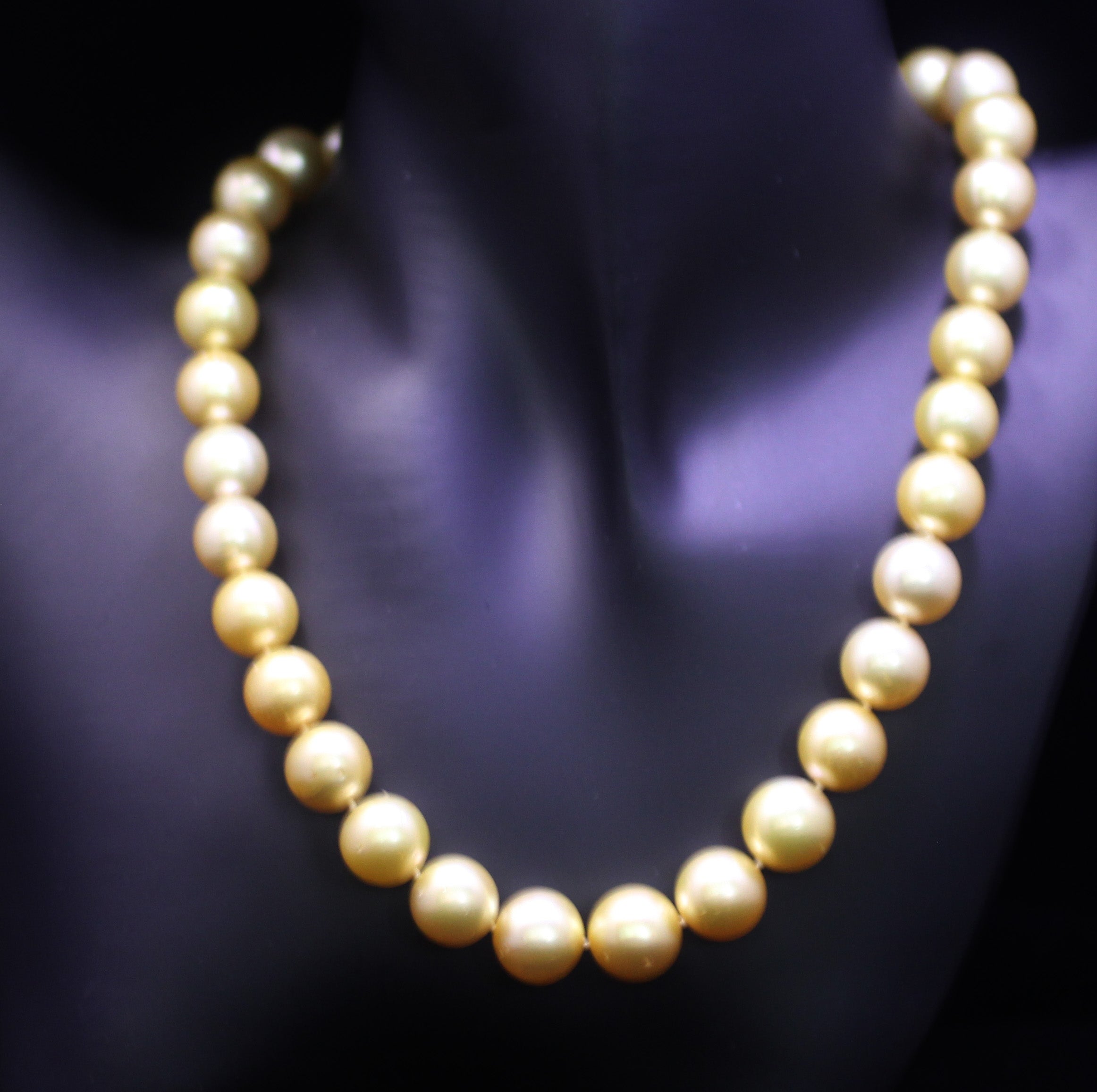 Hakimoto By Jewel Of Ocean 18K South Sea Strand Necklace
18K Yellow Gold  
Weight (g): 75.3
Cultured Natural Color Golden South Sea Pearl 
Pearl Size: 11X12.6mm 
Pearl Shape: Round 
Body color: Natural Color Golden
Orient: Very Good
Luster: Very