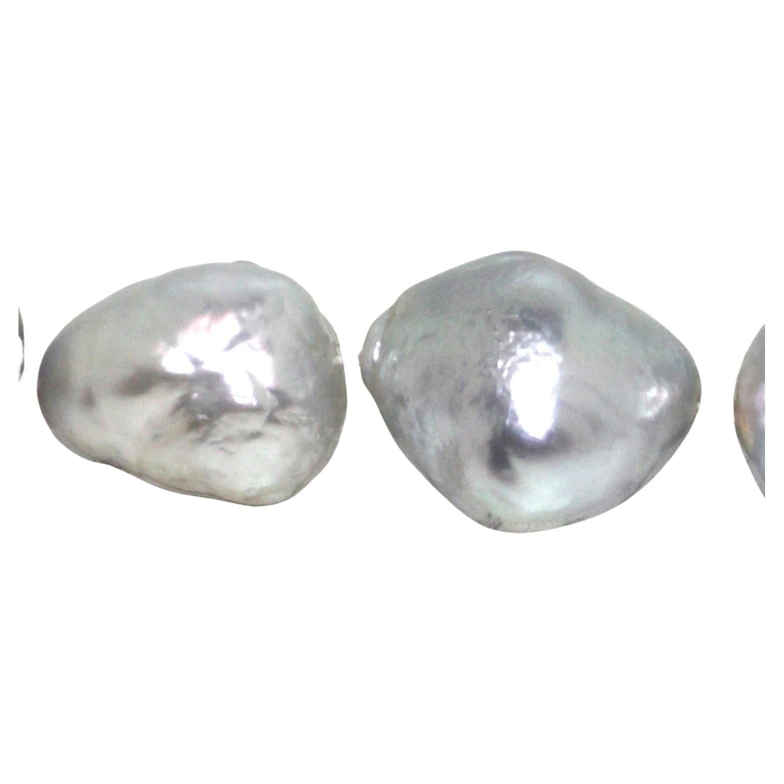 Hakimoto von Jewel Of Ocean 18K Südsee Strang Halskette
18K Weißgold  Mit 1,72 Karren Diamanten
Gewicht (g): 179
Südsee-Zuchtperle 
Perlengröße: (30-32)X(17-20)mm 
Form der Perle: Barock 
Körperfarbe: Weiß 
Orient: Sehr gut
Lüster: Sehr gut